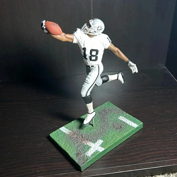 NFL Other - Randy Moss NFL Raiders Figure. Action Figure. White Jersey. Football detaches
